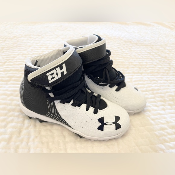 NWOB Kids UA Baseball Cleats - Picture 2 of 5